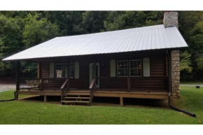 Creekside Haven - Authentic Cabin, Outstanding Location